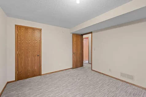 2581 Henslow Avenue N Oakdale MN 55128