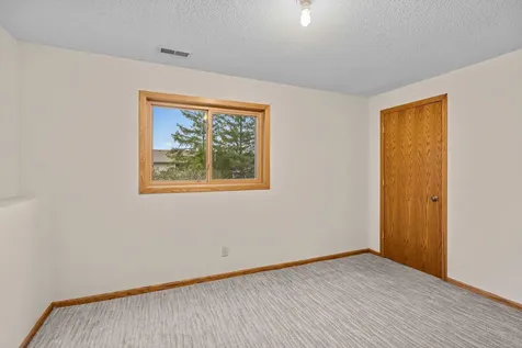 2581 Henslow Avenue N Oakdale MN 55128