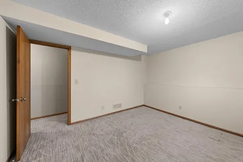 2581 Henslow Avenue N Oakdale MN 55128