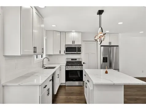 10920 Oak Knoll Terrace N Hopkins MN 55305