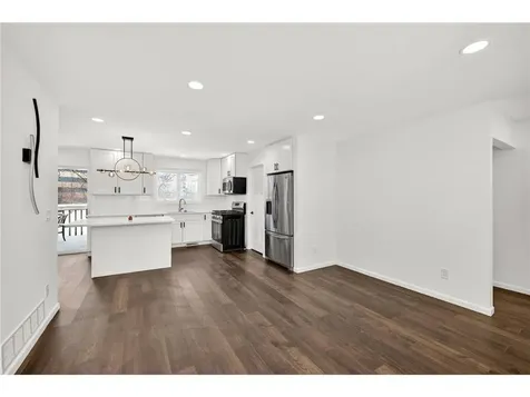 10920 Oak Knoll Terrace N Hopkins MN 55305