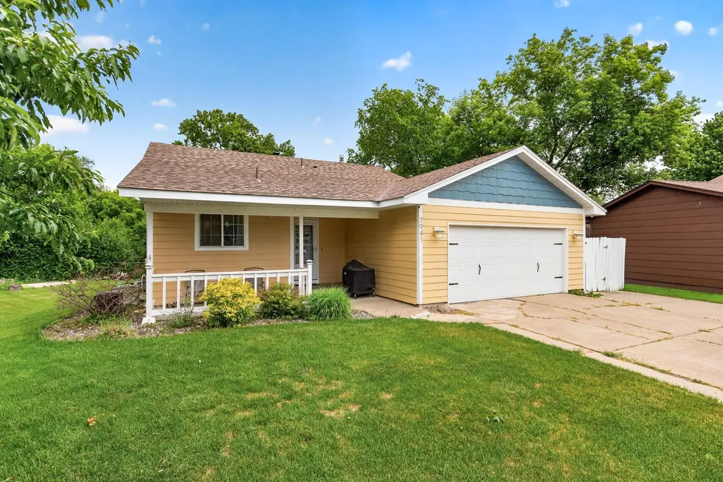 7941 Girard Court N Brooklyn Park MN 55444
