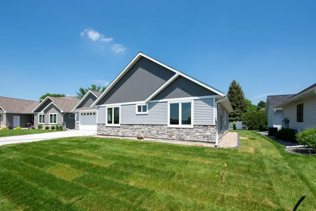 216 Dancing Waters Circle Mankato MN 56001
