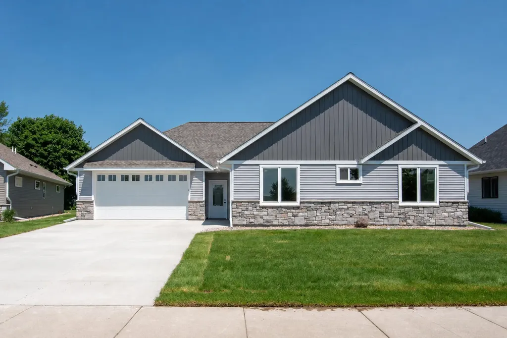 216 Dancing Waters Circle Mankato MN 56001