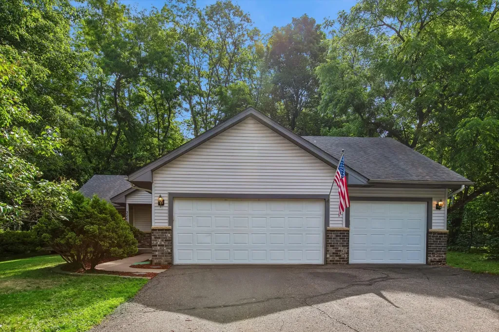 326 Warner Avenue N Mahtomedi MN 55115