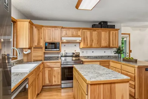 326 Warner Avenue N Mahtomedi MN 55115