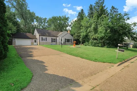 770 Viking Drive E Maplewood MN 55117