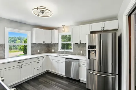 770 Viking Drive E Maplewood MN 55117