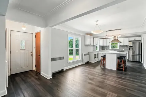 770 Viking Drive E Maplewood MN 55117