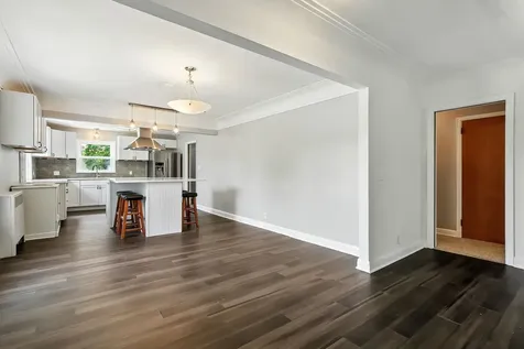 770 Viking Drive E Maplewood MN 55117