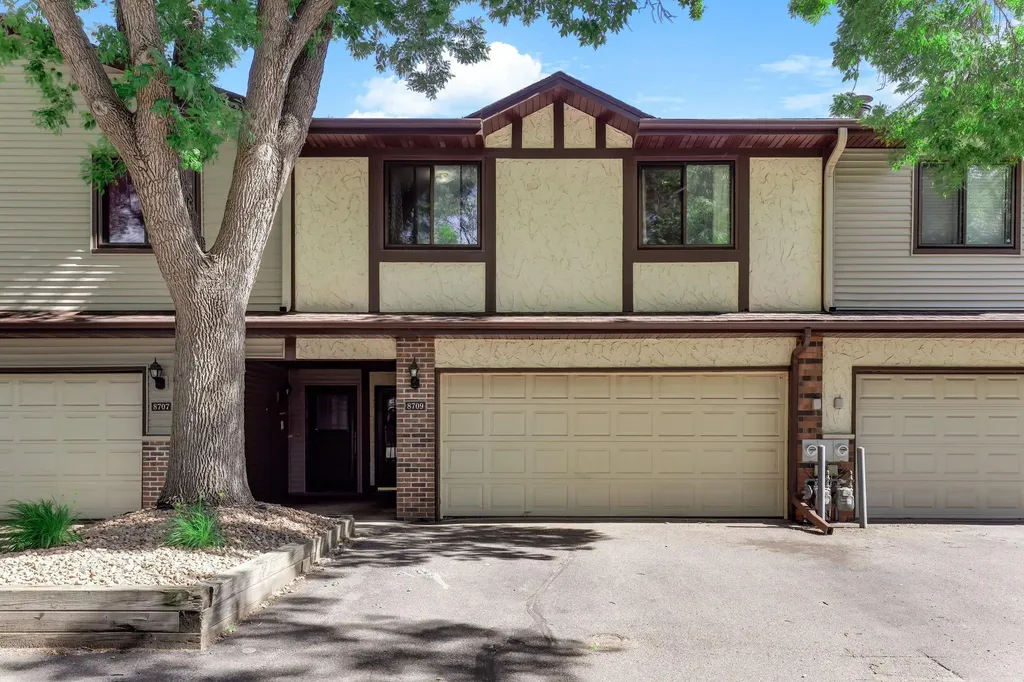 8709 Maplebrook Parkway N Brooklyn Park MN 55445