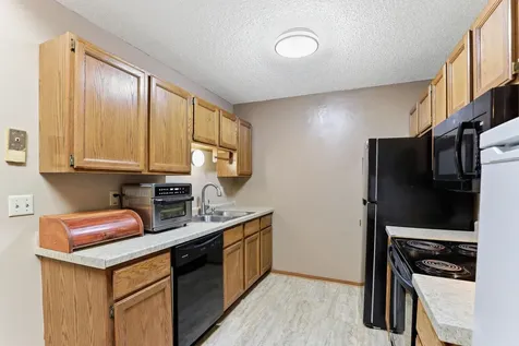 8709 Maplebrook Parkway N Brooklyn Park MN 55445