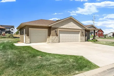 290 Acorn Place NE Owatonna MN 55060