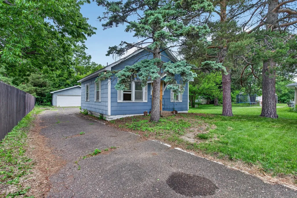 7624 68th Avenue N Brooklyn Park MN 55428