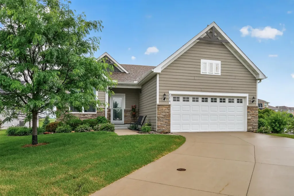 8270 Oakview Court N Maple Grove MN 55369
