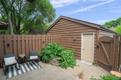 2455 Crestwood Drive North Saint Paul MN 55109