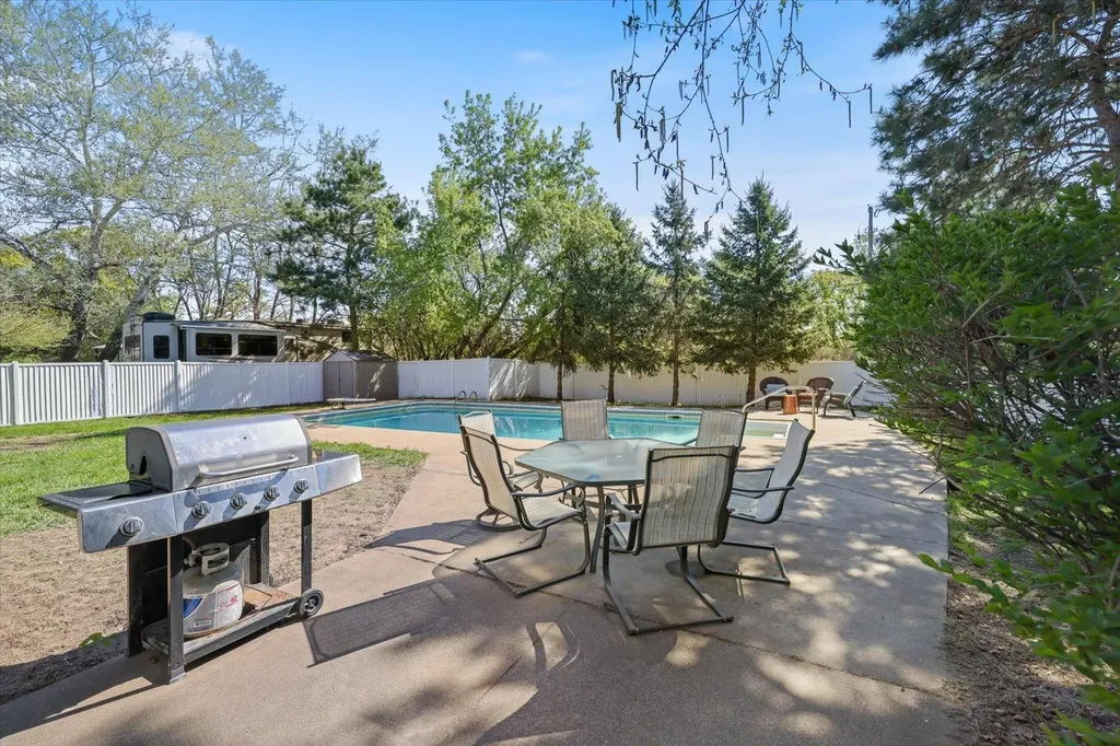 512 Hyde Avenue N Mahtomedi MN 55115