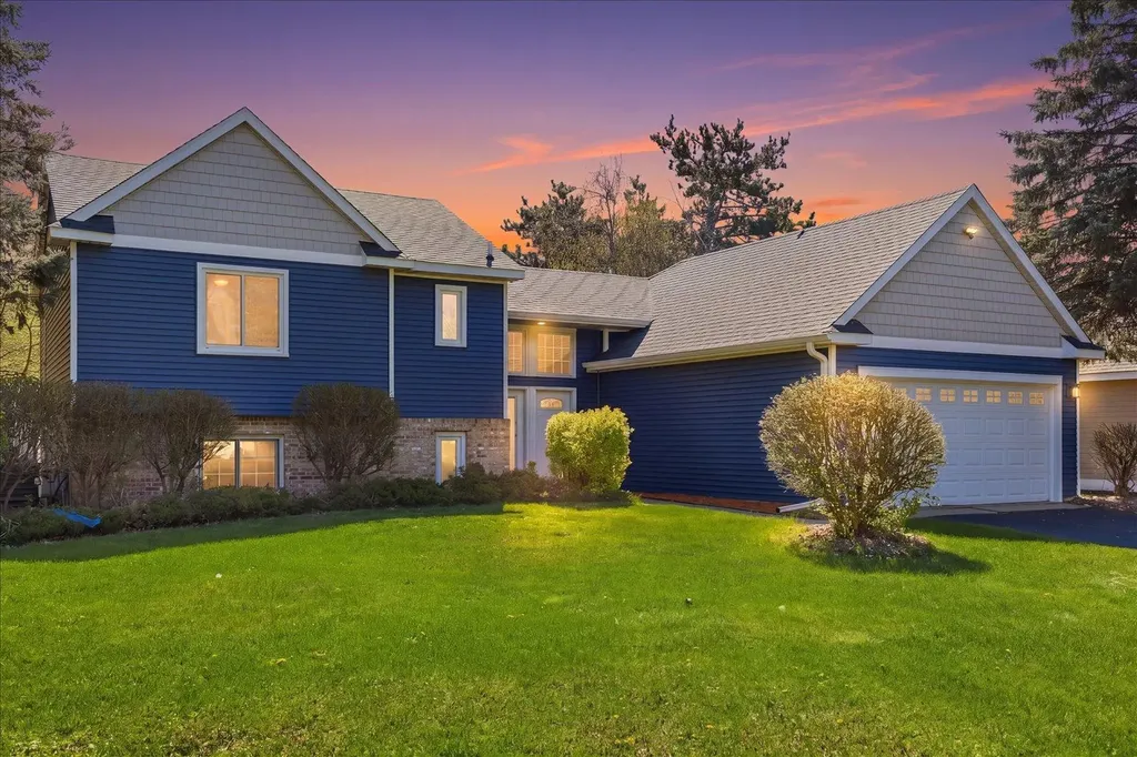 512 Hyde Avenue N Mahtomedi MN 55115