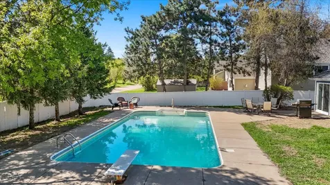 512 Hyde Avenue N Mahtomedi MN 55115