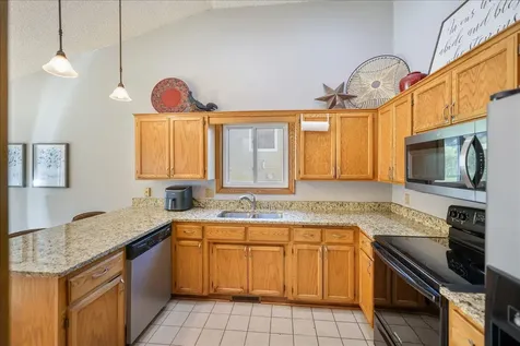 512 Hyde Avenue N Mahtomedi MN 55115