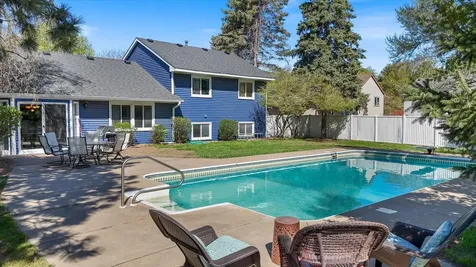 512 Hyde Avenue N Mahtomedi MN 55115