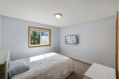 512 Hyde Avenue N Mahtomedi MN 55115