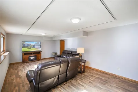 512 Hyde Avenue N Mahtomedi MN 55115