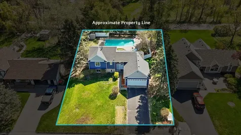 512 Hyde Avenue N Mahtomedi MN 55115