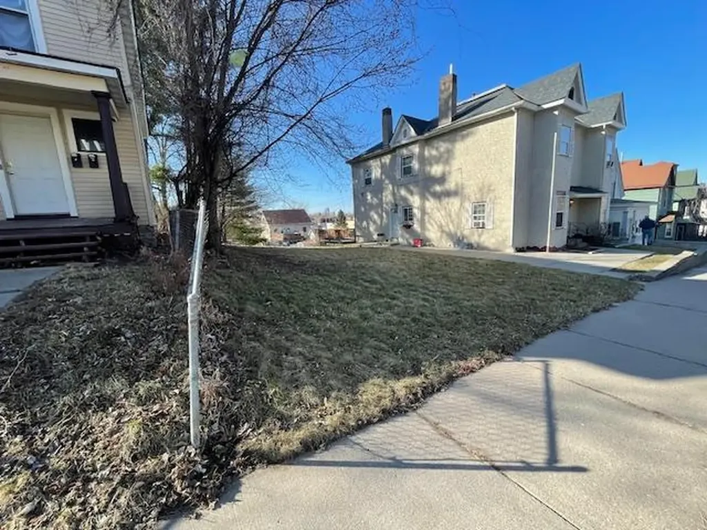 678 Lawson Avenue E Saint Paul MN 55106