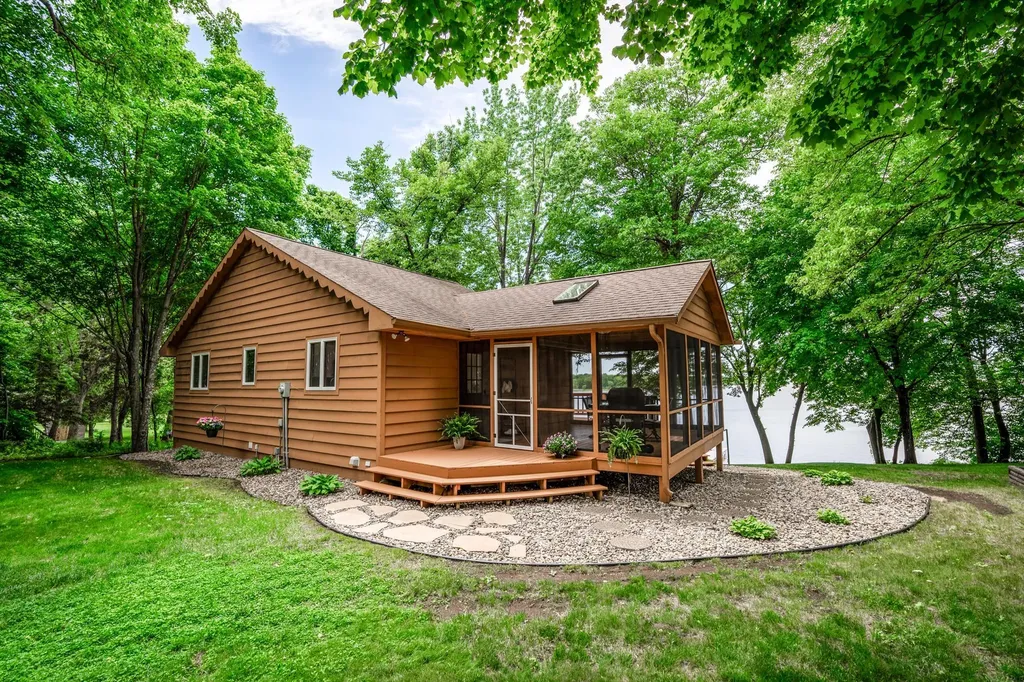 21566 62nd Street NW Sunburg MN 56289