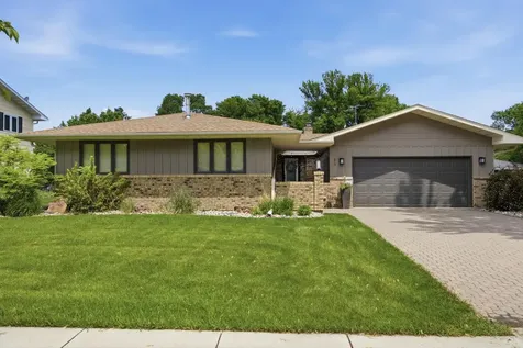 86 35th Avenue NE Fargo ND 58102