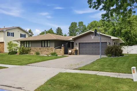 86 35th Avenue NE Fargo ND 58102