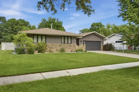 86 35th Avenue NE Fargo ND 58102