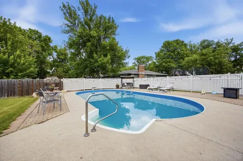 86 35th Avenue NE Fargo ND 58102