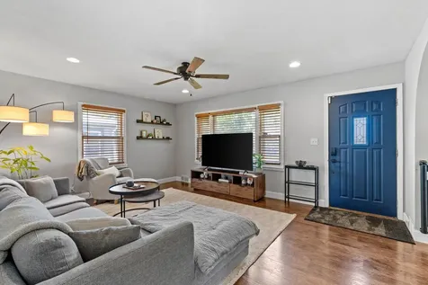 547 11th Avenue N South Saint Paul MN 55075
