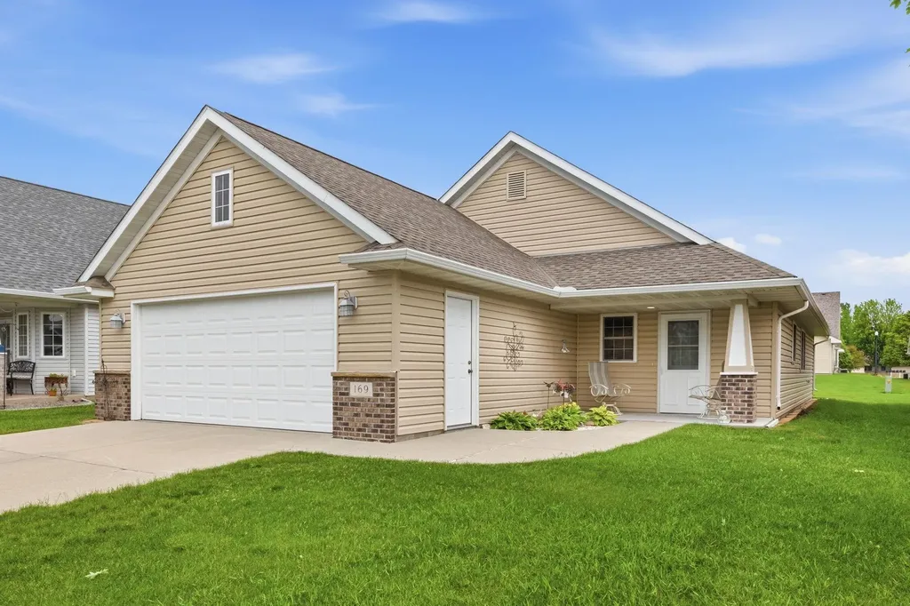 169 Summerset Lane SE Hutchinson MN 55350