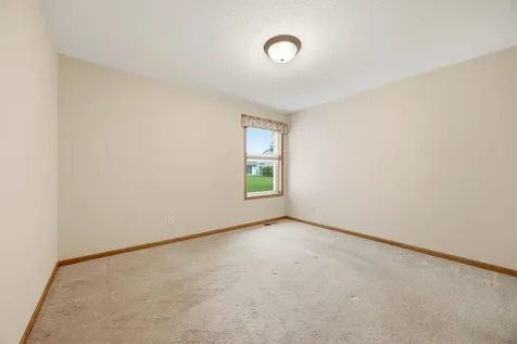 169 Summerset Lane SE Hutchinson MN 55350
