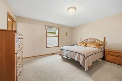 169 Summerset Lane SE Hutchinson MN 55350