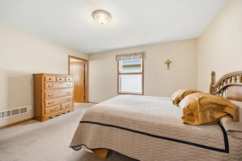169 Summerset Lane SE Hutchinson MN 55350