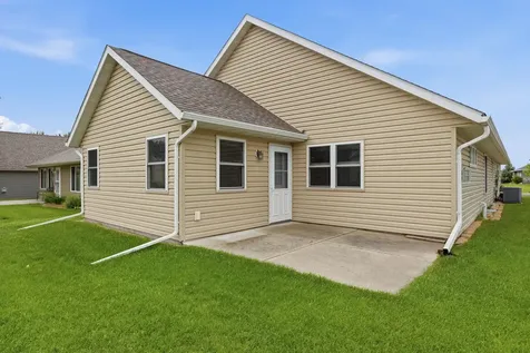 169 Summerset Lane SE Hutchinson MN 55350