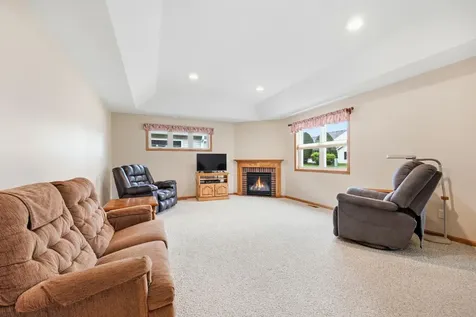 169 Summerset Lane SE Hutchinson MN 55350