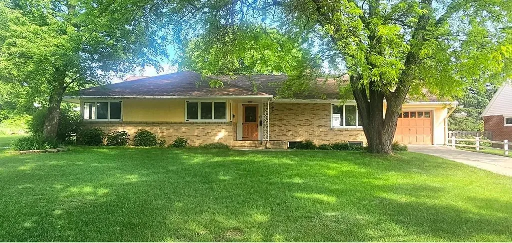505 E 3rd Street Morris MN 56267