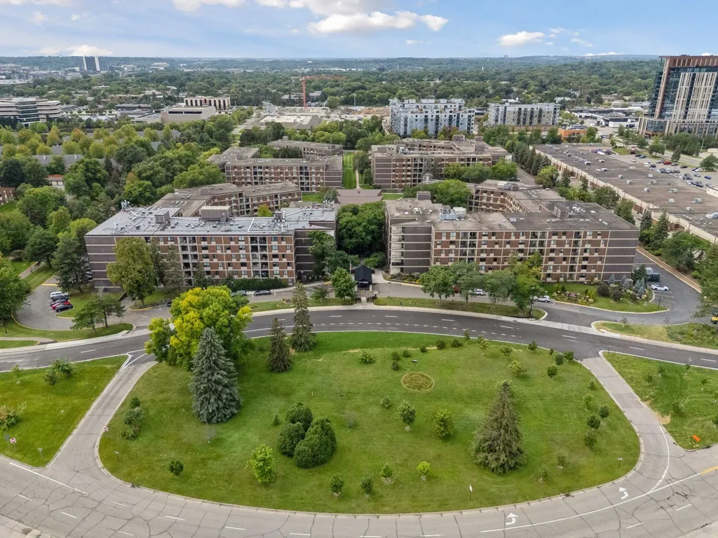 7200 York Avenue S Edina MN 55435