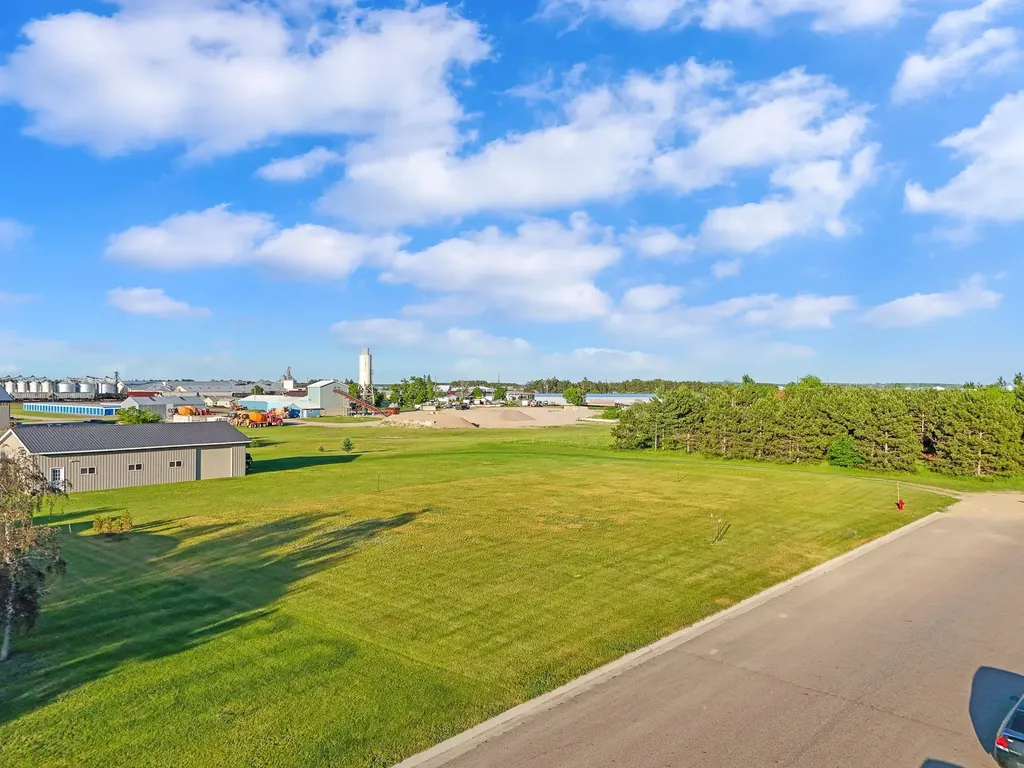 707 4th St SE Perham MN 56573