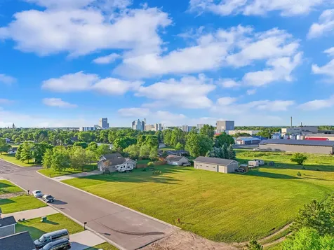 707 4th St SE Perham MN 56573