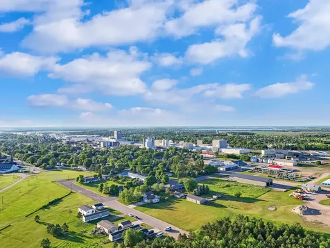 707 4th St SE Perham MN 56573