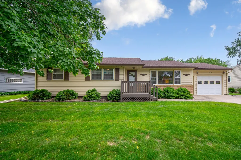 219 Floral Avenue Mankato MN 56001
