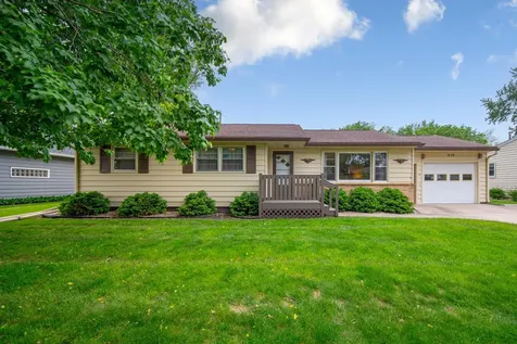 219 Floral Avenue Mankato MN 56001