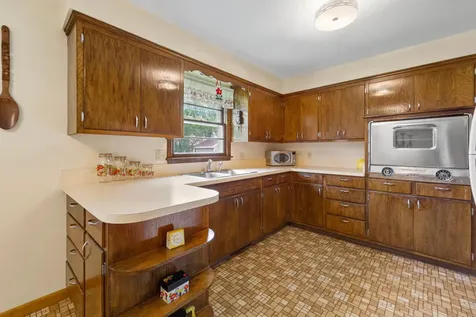 219 Floral Avenue Mankato MN 56001