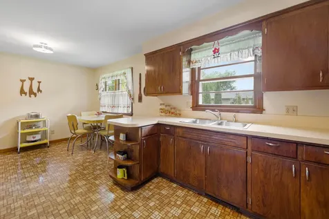 219 Floral Avenue Mankato MN 56001